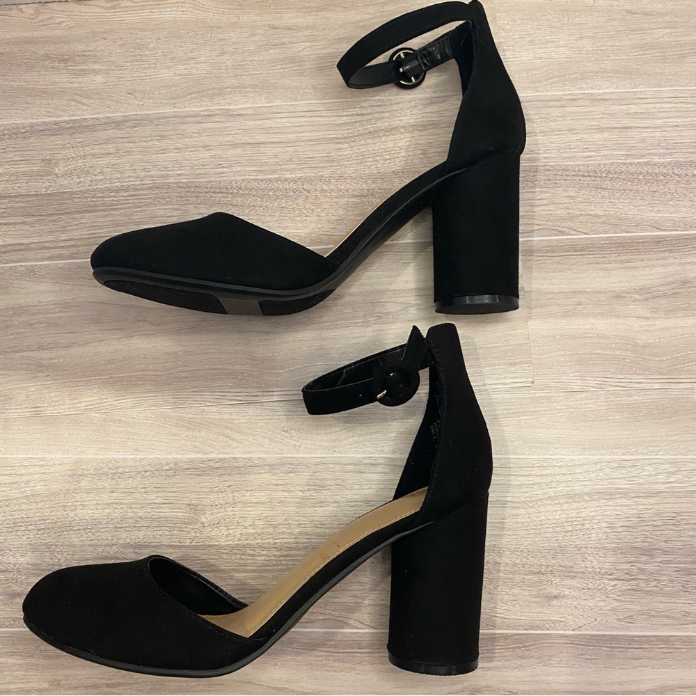 Lauren Conrad black faux suede round heels closed toe with strap size 7.5 - Picture 3 of 14